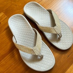 VIONIC sandals